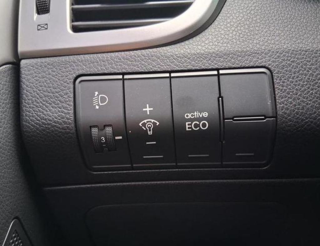 Hyundai / I30 1.8 Automático Flex 4 Portas Modelo 2016 imagem 20