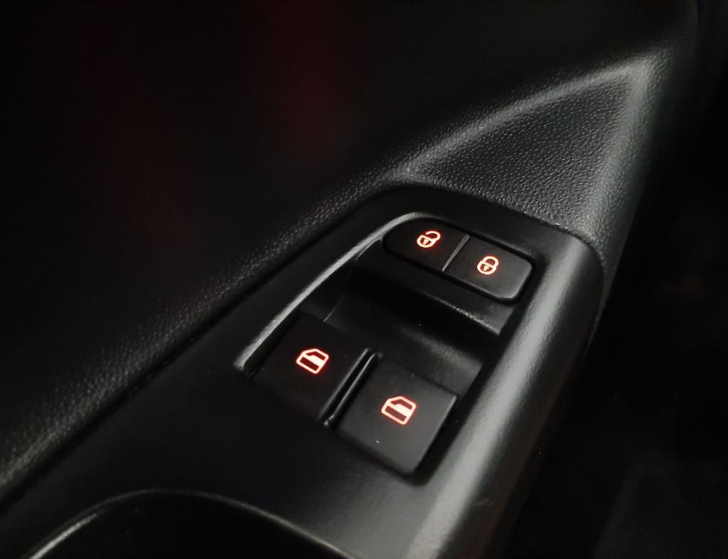 Volkswagen Saveiro 1.6 Cs Robust 8V Flex 2P Manual 2023 imagem 16