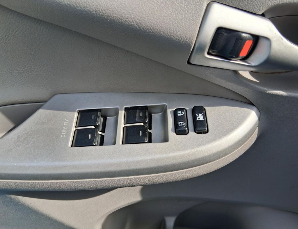 Toyota Corolla Xei 2.0 Automatico Flex 4 Portas Modelo 2013 imagem 15