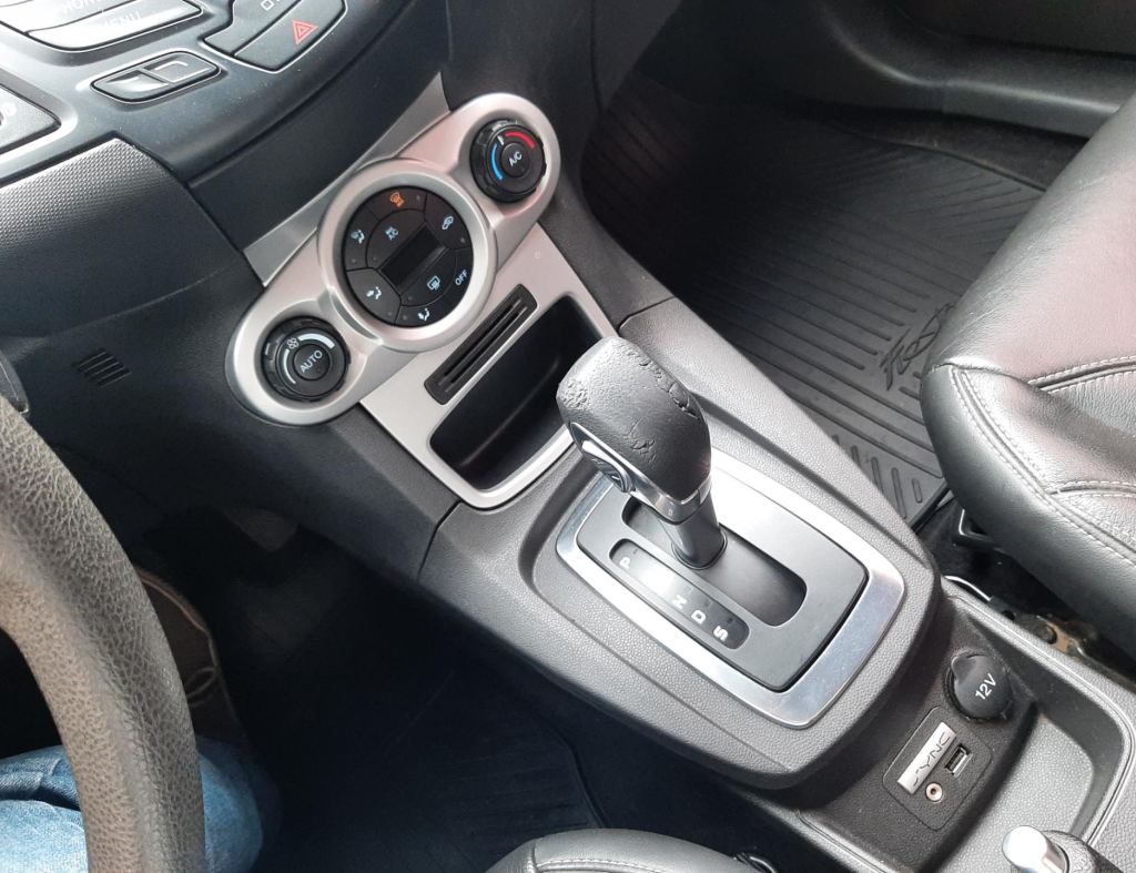 Ford New Fiesta Hatch Sel 1.6 Automatico Flex 4 Portas Modelo 2017 imagem 26