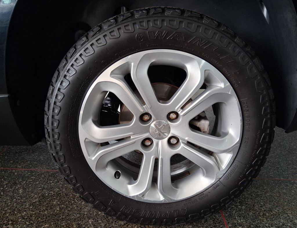 Peugeot 2008 Allure 1.6 Automatico 4P. Modelo 2017.Ipva 2026 Cortesia imagem 9