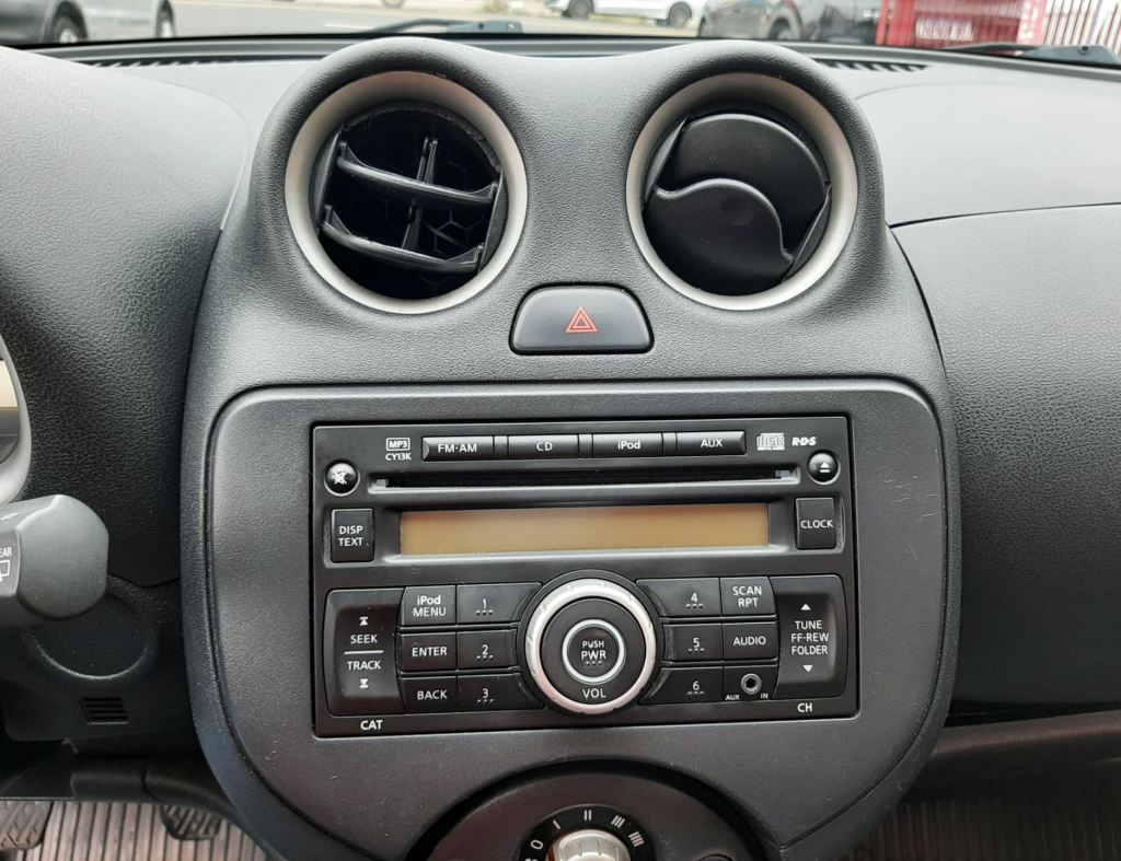 Nissan March Sv 1.6 Flex 4 Portas Modelo 2014 imagem 18