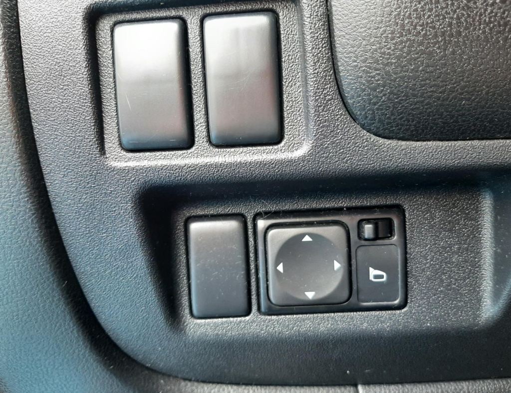 Nissan March Sv 1.6 Flex 4 Portas Modelo 2014 imagem 21