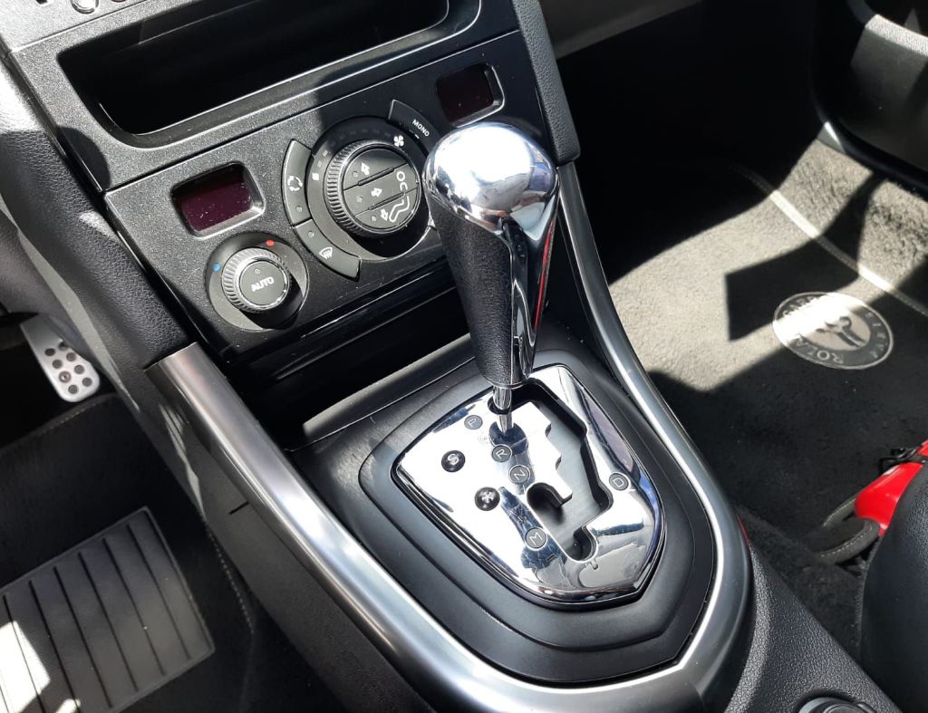 Peugeot 308 Roland Garros 1.6 Turbo Automatico Flex 4 Portas Modelo 2015 imagem 19