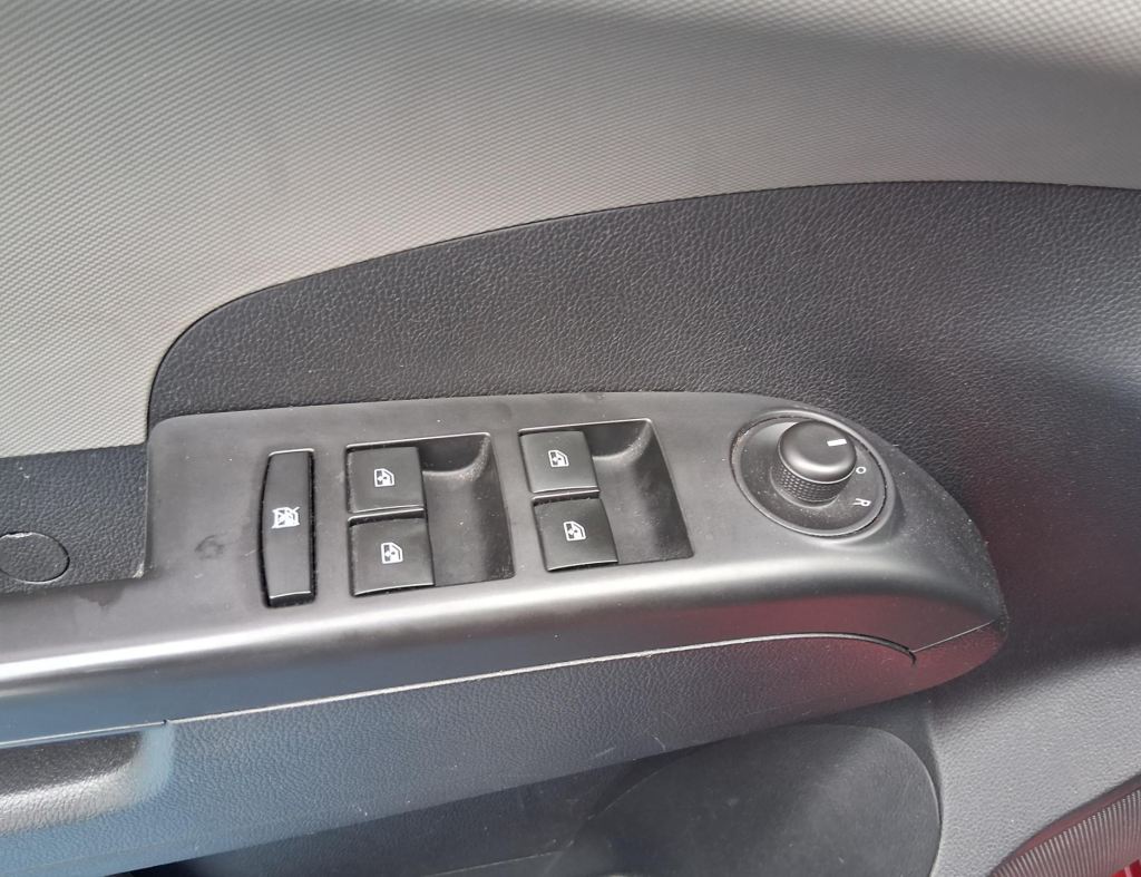 Chevrolet Sonic Ltz 1.6 Automatico Flex 4 Portas Modelo 2012 imagem 19