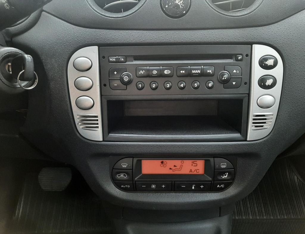 Citroen C3 Exclusive 1.6 Automatico Flex 4 Portas Modelo 2011 imagem 18
