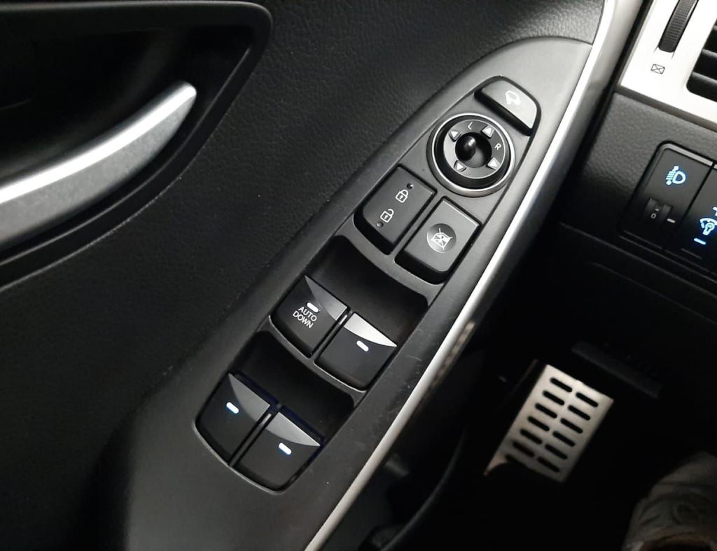 Hyundai I30 1.8 Mpi 16V Gasolina 4P Automatico 2015 imagem 20