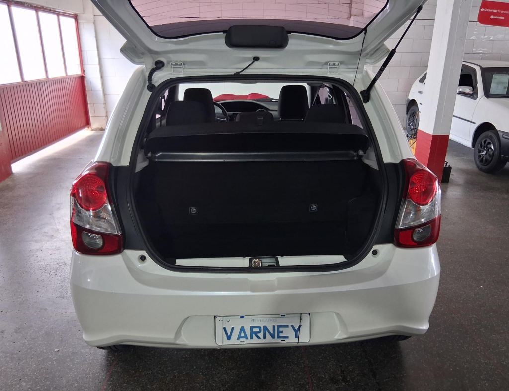 Toyota Etios Hatch X 1.3 Flex 4 Portas Modelo 2019 imagem 9