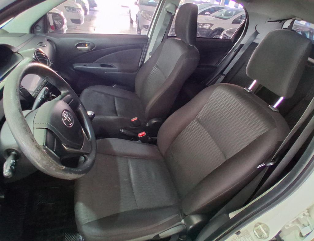 Toyota Etios Hatch X 1.3 Flex 4 Portas Modelo 2019 imagem 12