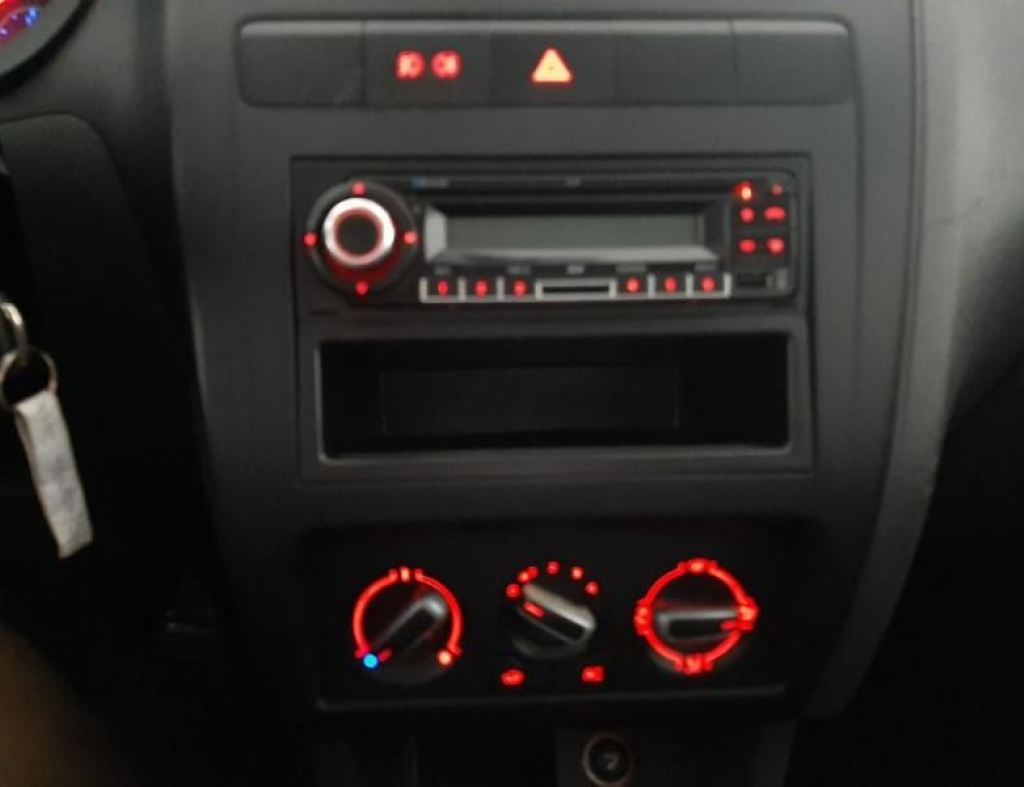 Volkswagen Spacefox Highline 1.6 Automatico Flex 4 Portas Modelo 2011 imagem 17