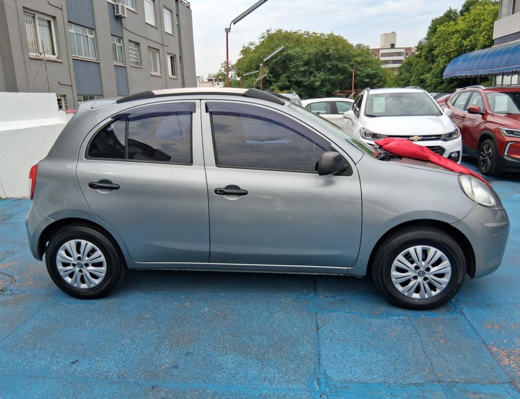 Nissan March Active 1.0 Flex 4 Portas Modelo 2015 imagem 5