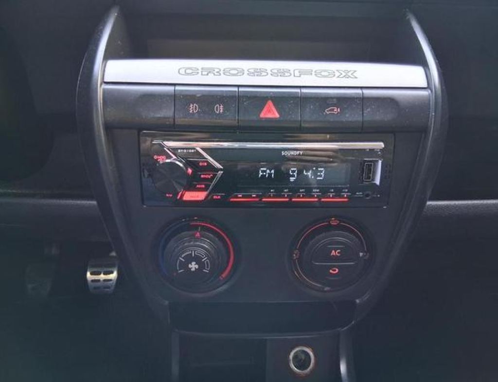 Volkswagen / Crossfox 1.6 Flex 4 Portas Modelo 2008 imagem 14
