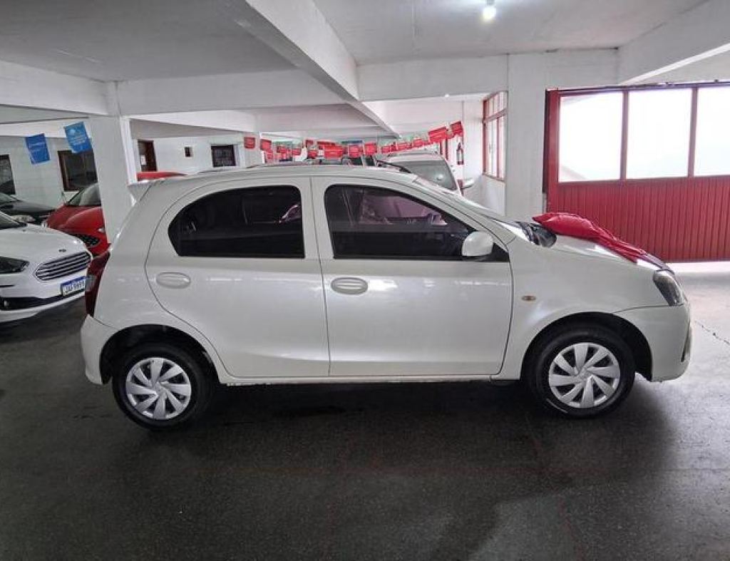 Toyota / Etios Hatch X 1.3 Flex 4 Portas Modelo 2019 imagem 4