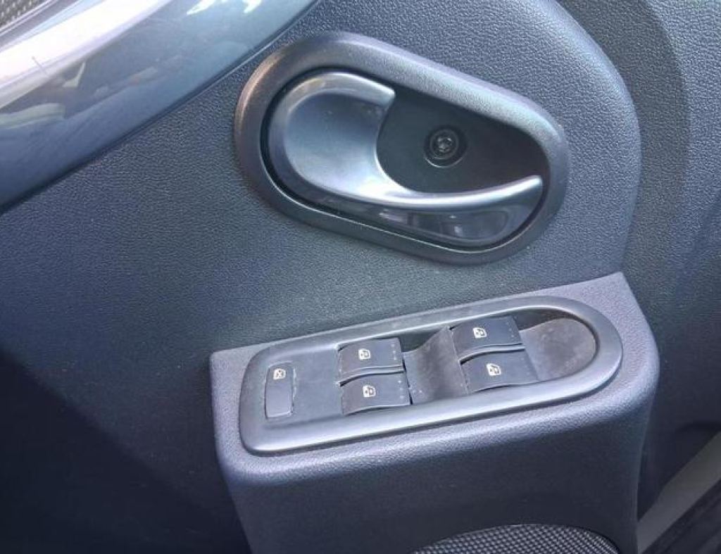 Renault / Duster Dinamique 1.6 4X2 Flex 4 Portas Modelo 2015 imagem 15