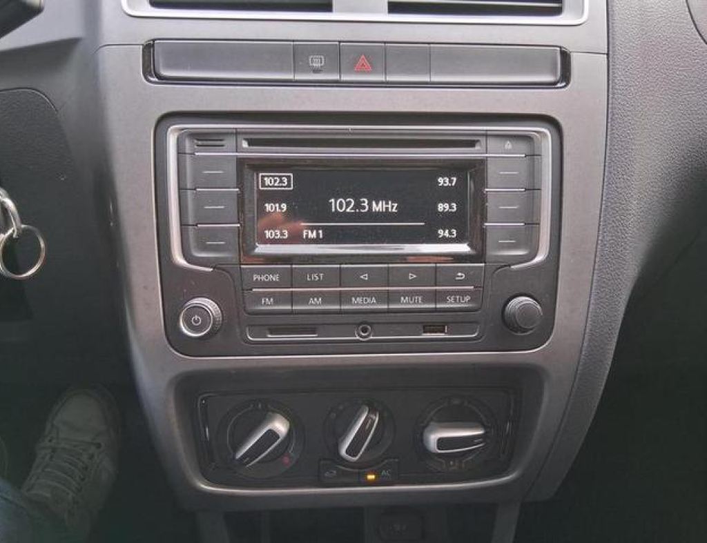 Volkswagen / Fox Trendline 1.0 Flex 4 Portas Modelo 2017 imagem 15