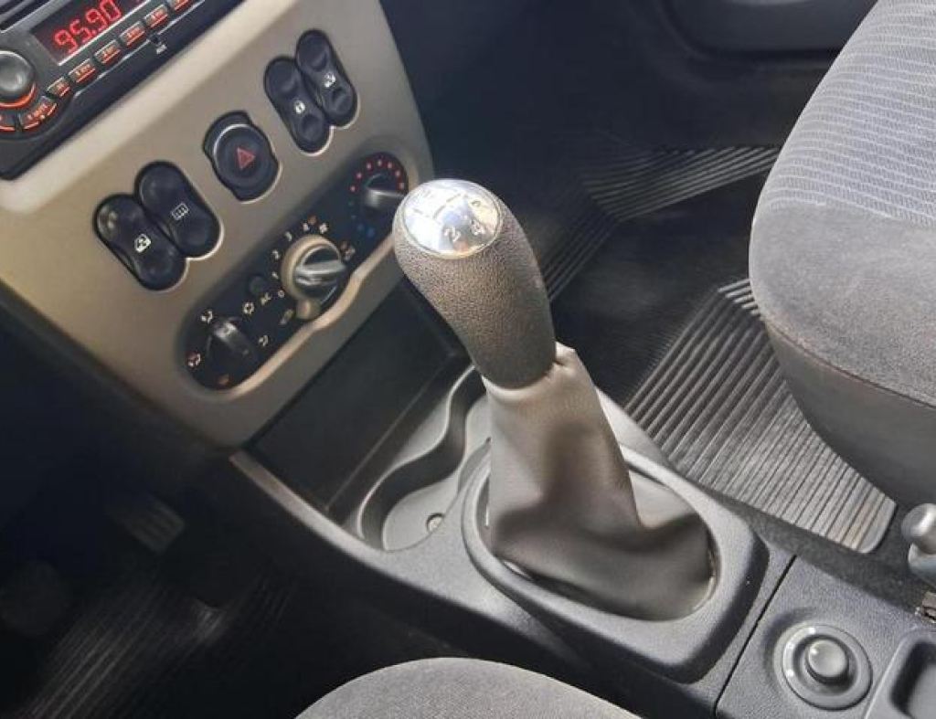 Renault / Sandero Privilege 1.6 Flex 4 Portas Modelo 2011 imagem 16