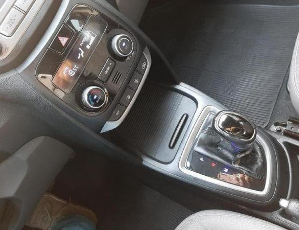 Hyundai / Hb20 Premium 1.6 Automático Flex 4 Portas Modelo 2016 imagem 18