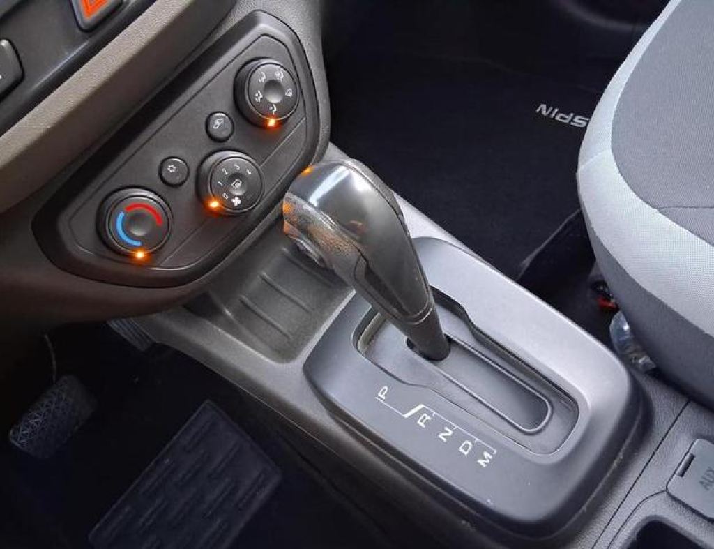 Chevrolet / Spin 1.8 Lt Automática Flex 4 Portas Modelo 2016 imagem 15