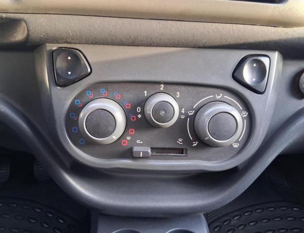 Fiat / Uno Vivace 1.0 Flex 4 Portas Modelo 2015 imagem 13
