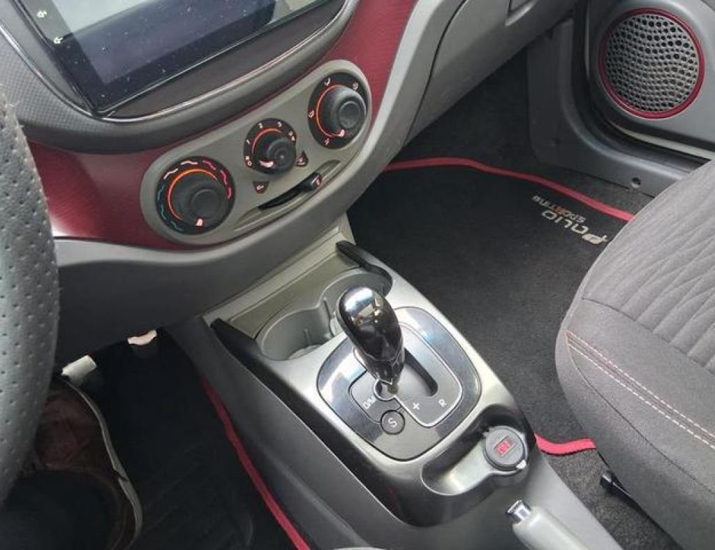 Fiat / Pálio Sporting 1.6 Automático Flex 4 Portas Modelo 2014 imagem 18