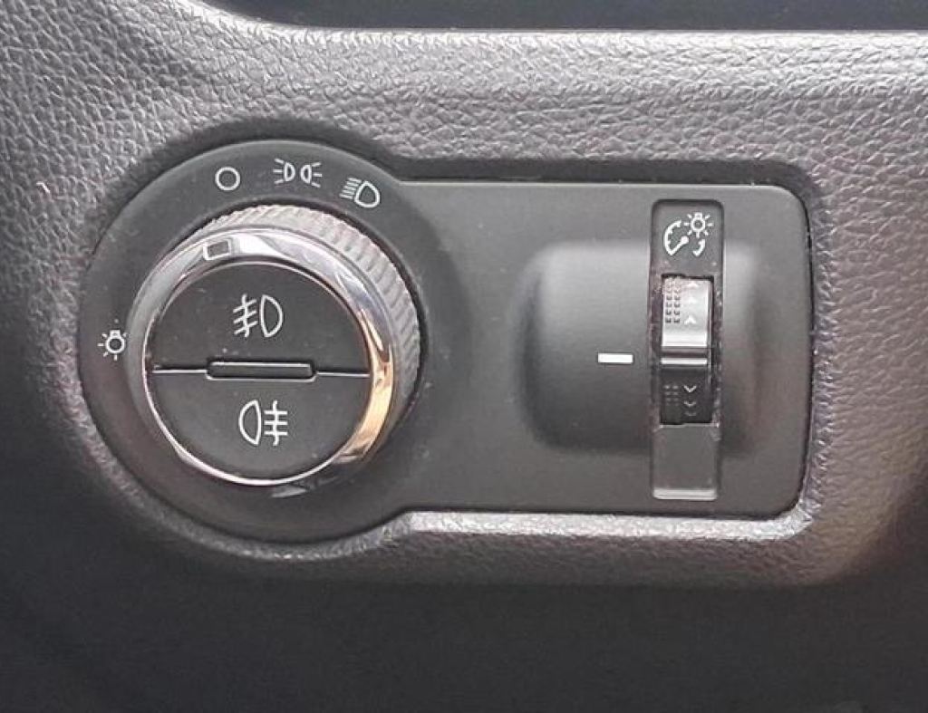 Chevrolet / Cobalt Ltz 1.8 Flex 4 Portas Modelo 2019 imagem 20